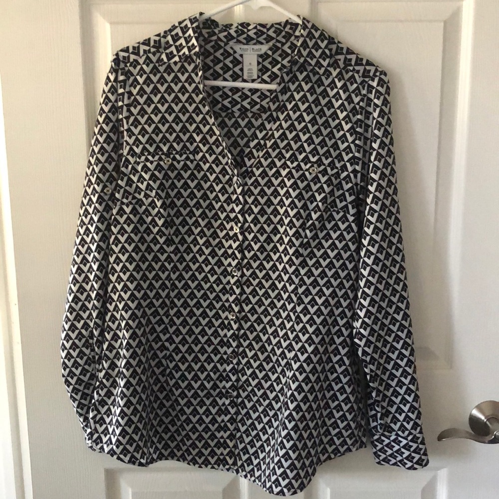 White House Black Market Black & White Geo Blouse